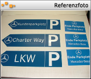 Diverse Parkplatzschilder f&uuml;r die Firma Mercedes Benz Charter Way